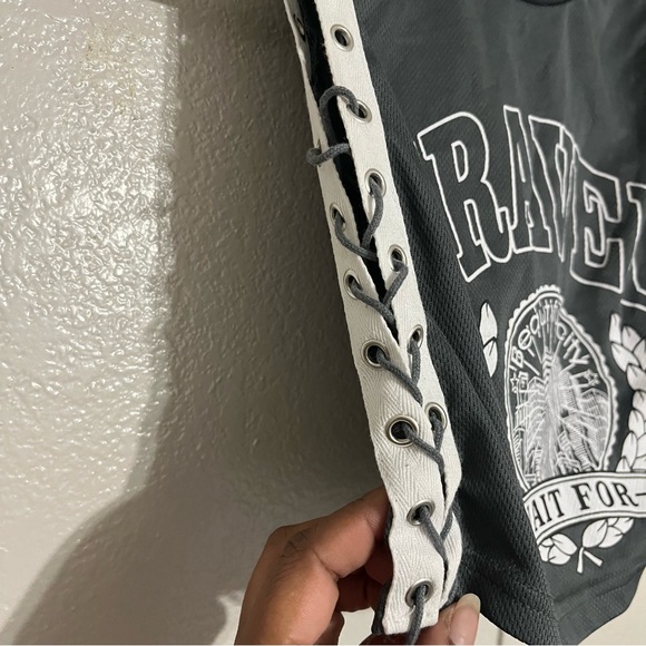 SHEIN Gray Graphic Lace-Up Side Crop Tank Top Size X-Small - Picture 5 of 8